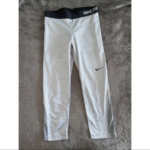 Nike Pro Dri-Fit Cropped Leggings Medium